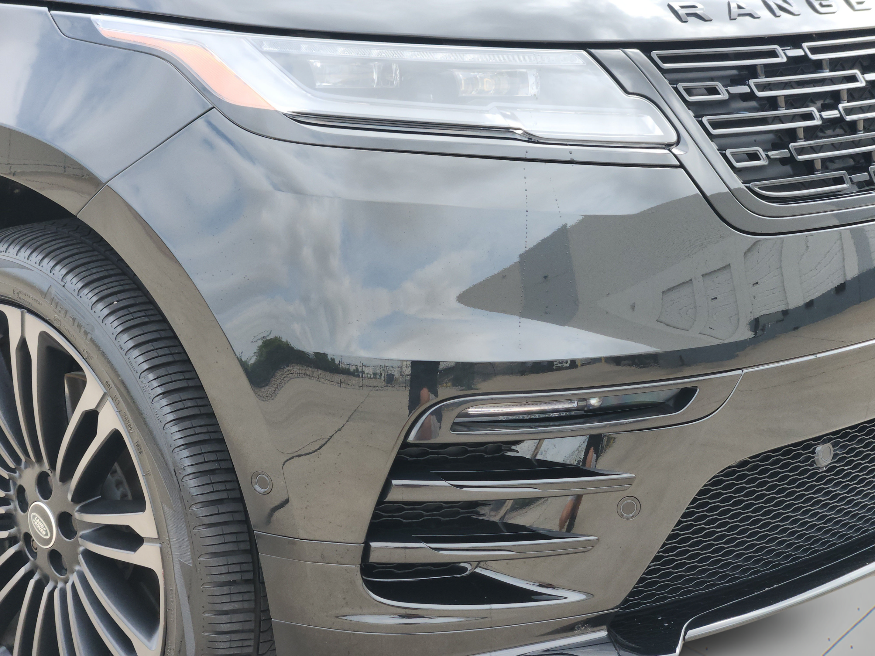 Used 2026 Land Rover Range Rover Velar Dynamic SE AWD/4WD image 31