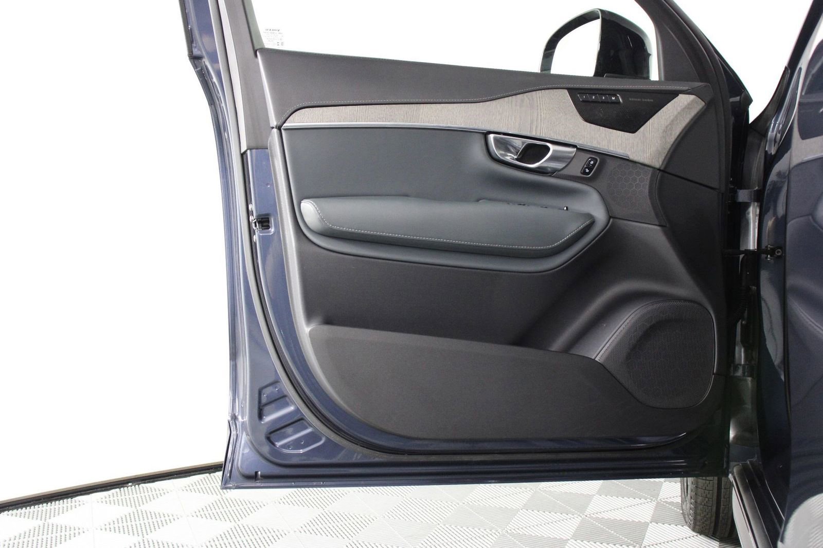 Certified 2023 Volvo XC90 T8 Ultimate image 17