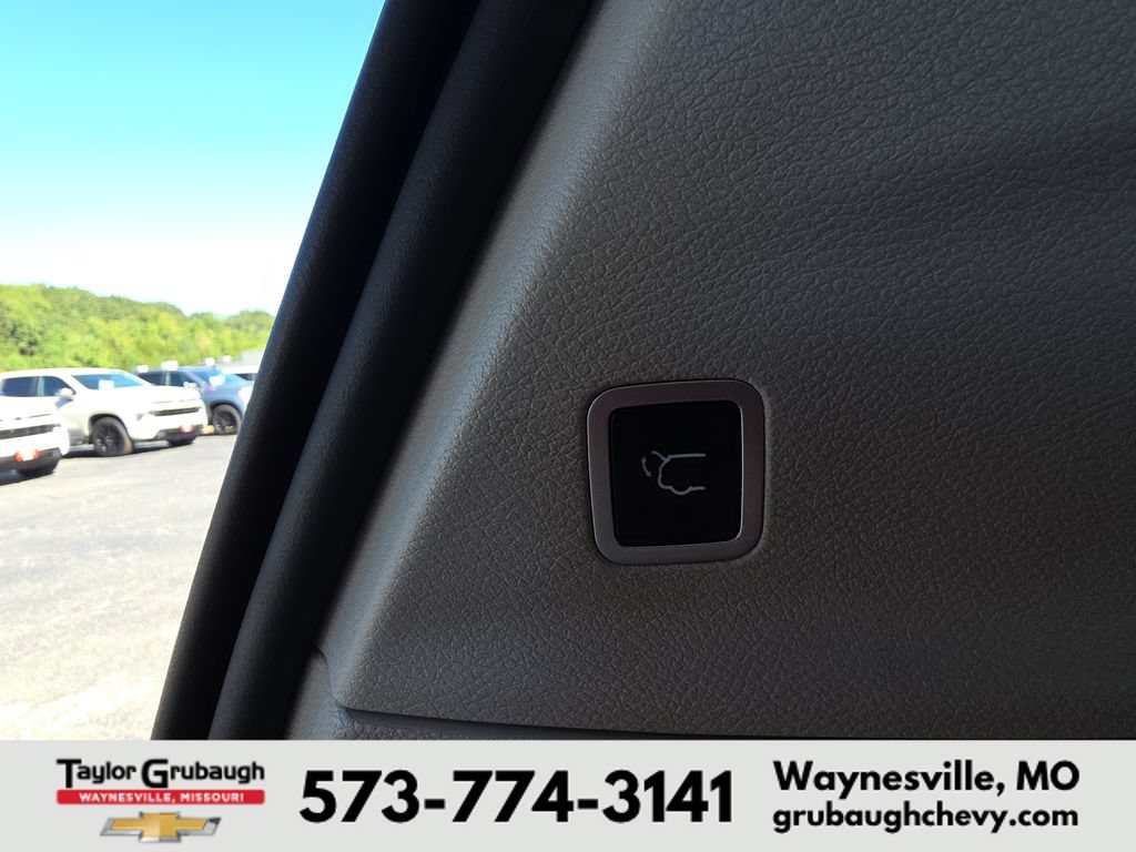 Used 2023 Chrysler Pacifica Touring-L FWD image 32