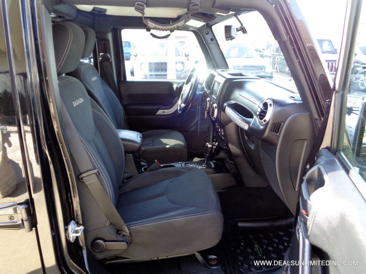 Used 2018 Jeep Wrangler Unlimited Sahara image 17