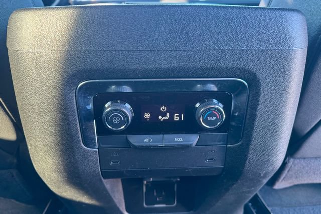 Used 2025 Chevrolet Suburban Z71 AWD/4WD image 19