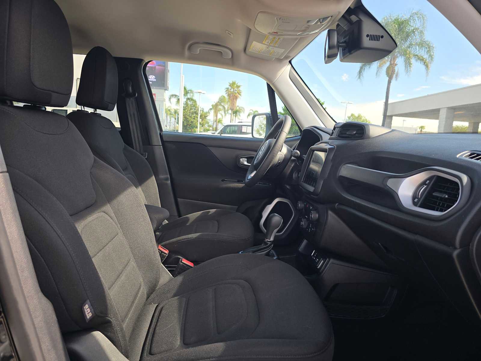 Used 2018 Jeep Renegade Latitude w/ UConnect 8.4 Nav Group image 11