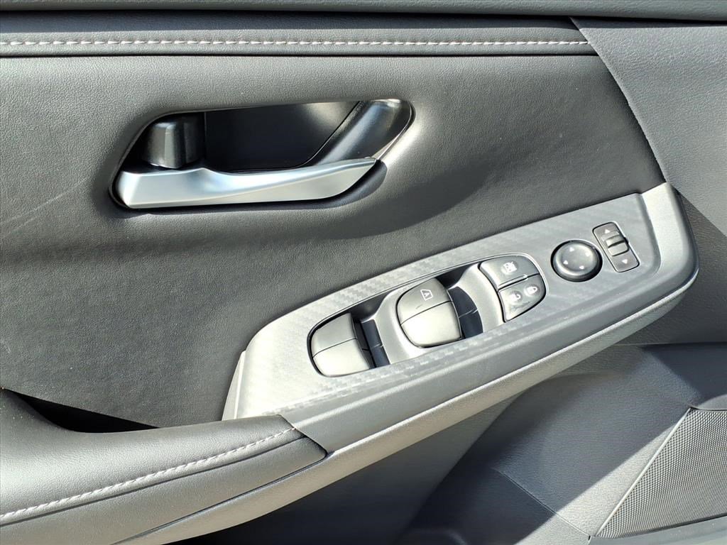 New 2025 Nissan Sentra SV image 12