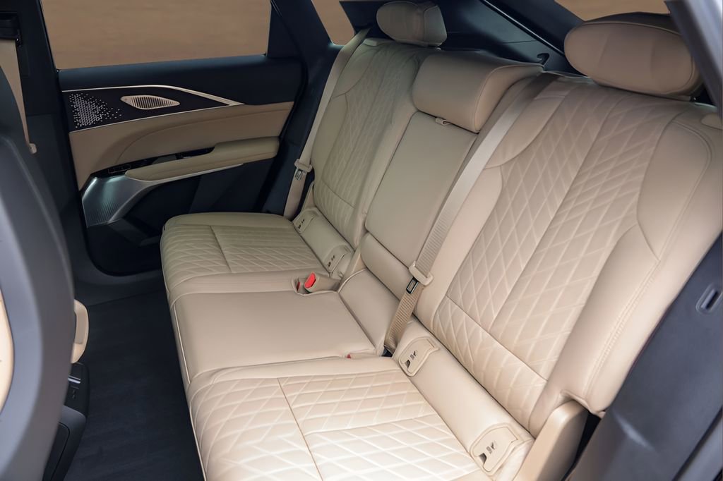 Certified 2024 Cadillac Lyriq Luxury w/ Nappa Leather Package RWD image 23