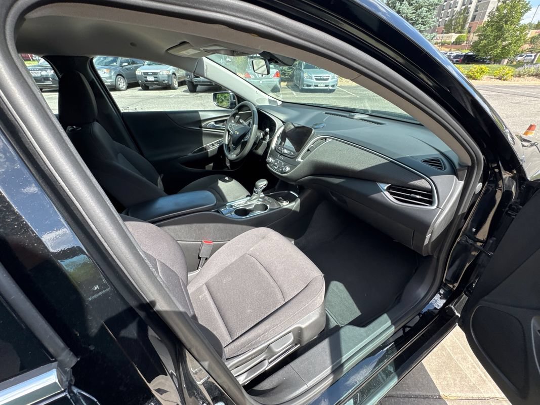 Used 2021 Chevrolet Malibu LS FWD image 16