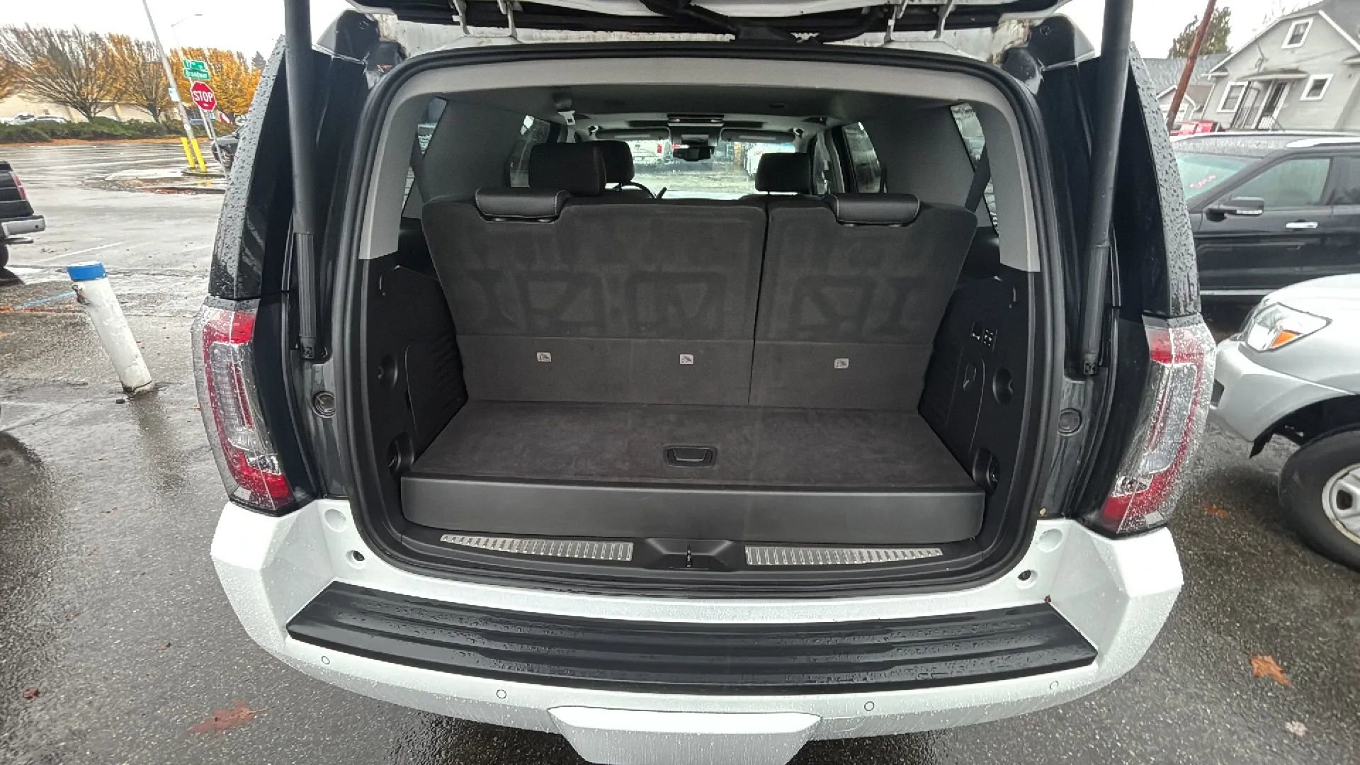 Used 2017 GMC Yukon SLT w/ Open Road Package image 8