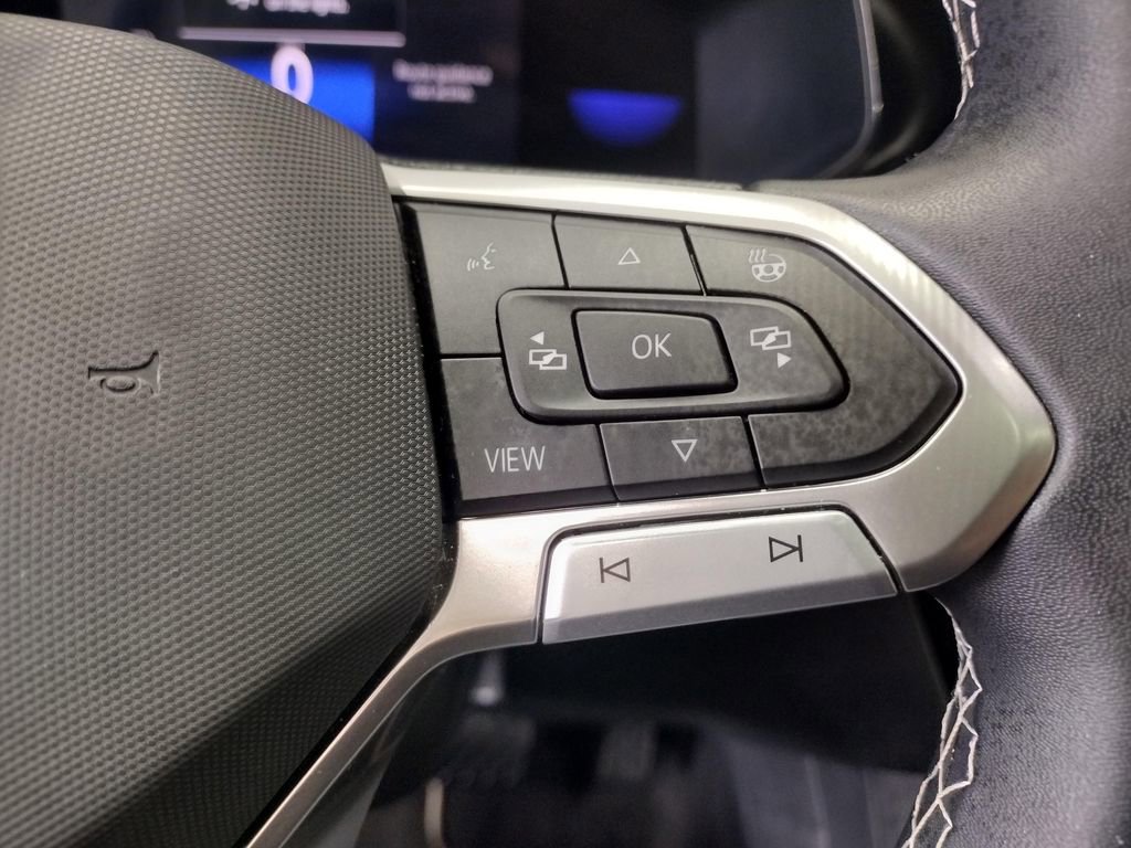 Certified 2023 Volkswagen Taos SE w/ Panoramic Sunroof Package image 15