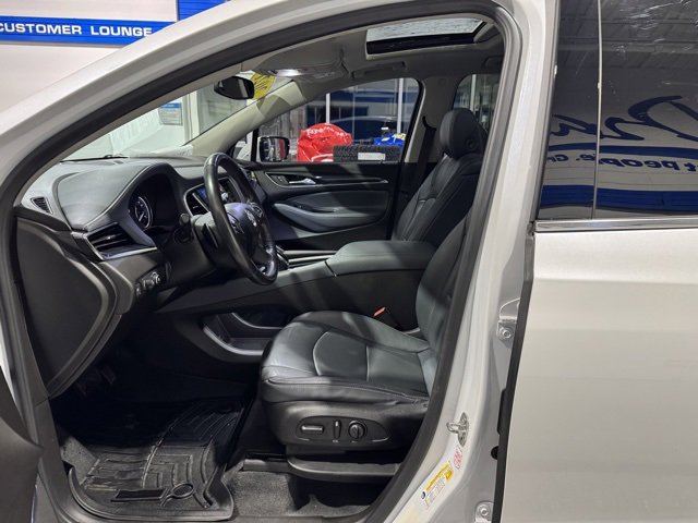 Used 2021 Buick Enclave Essence image 9