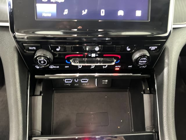 Used 2023 Jeep Grand Cherokee Laredo w/ Luxury Tech Group I AWD/4WD image 23