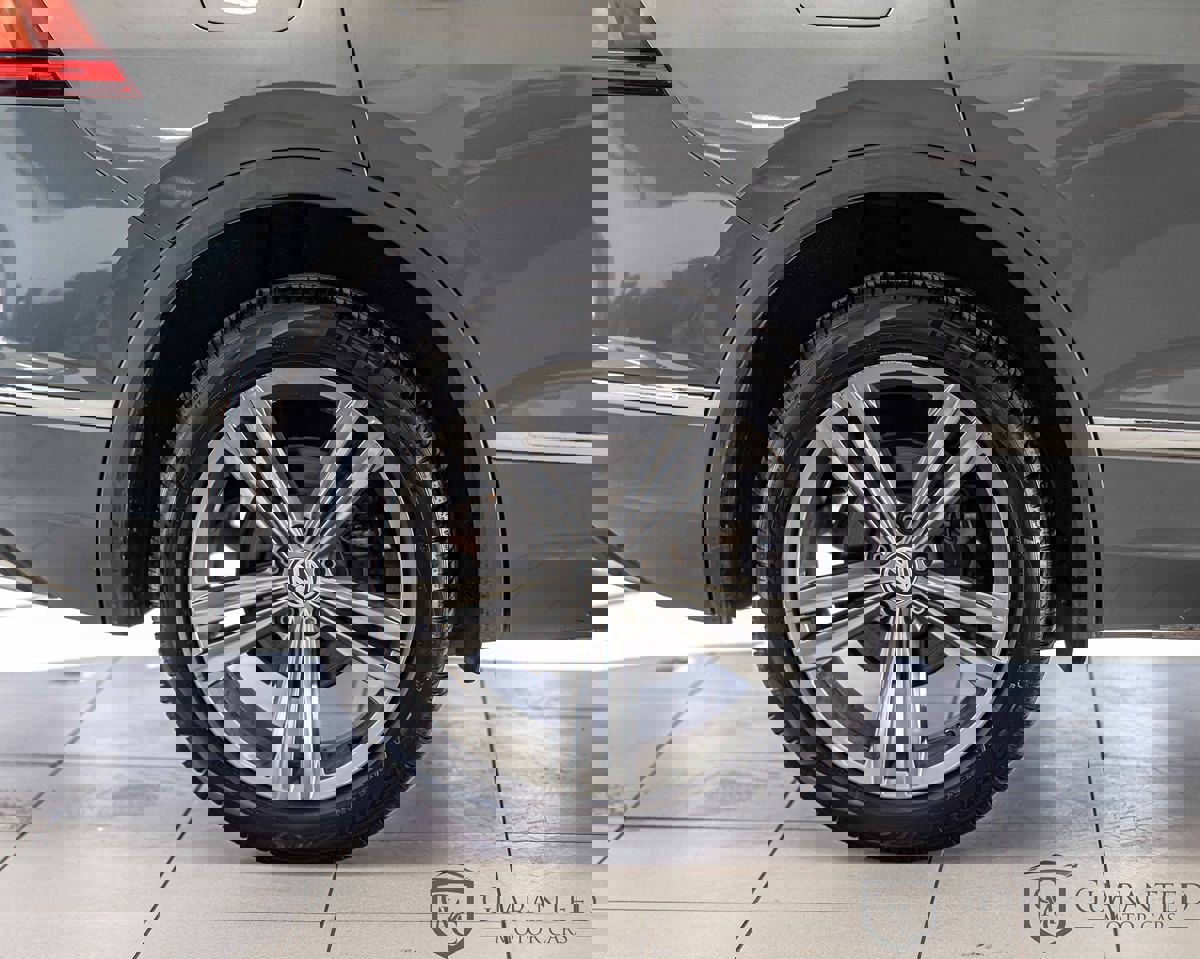 Used 2019 Volkswagen Tiguan SEL Premium image 10