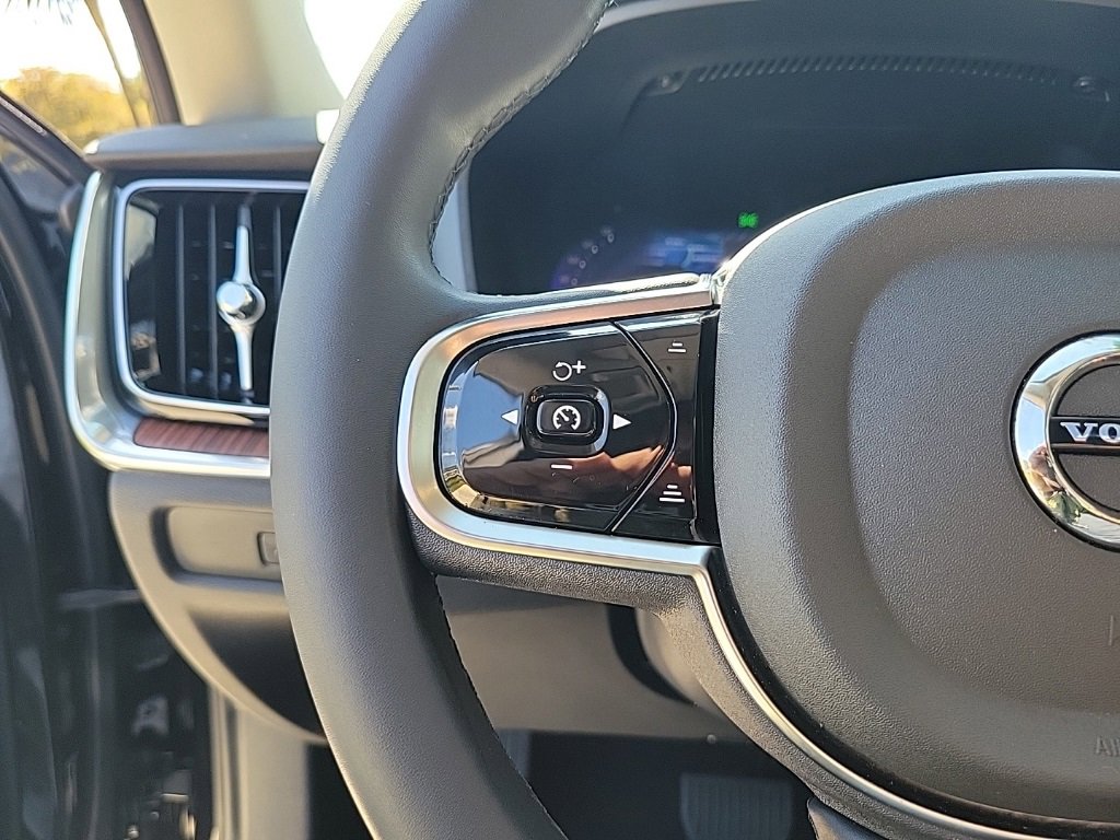 Used 2025 Volvo S60 B5 Plus image 17