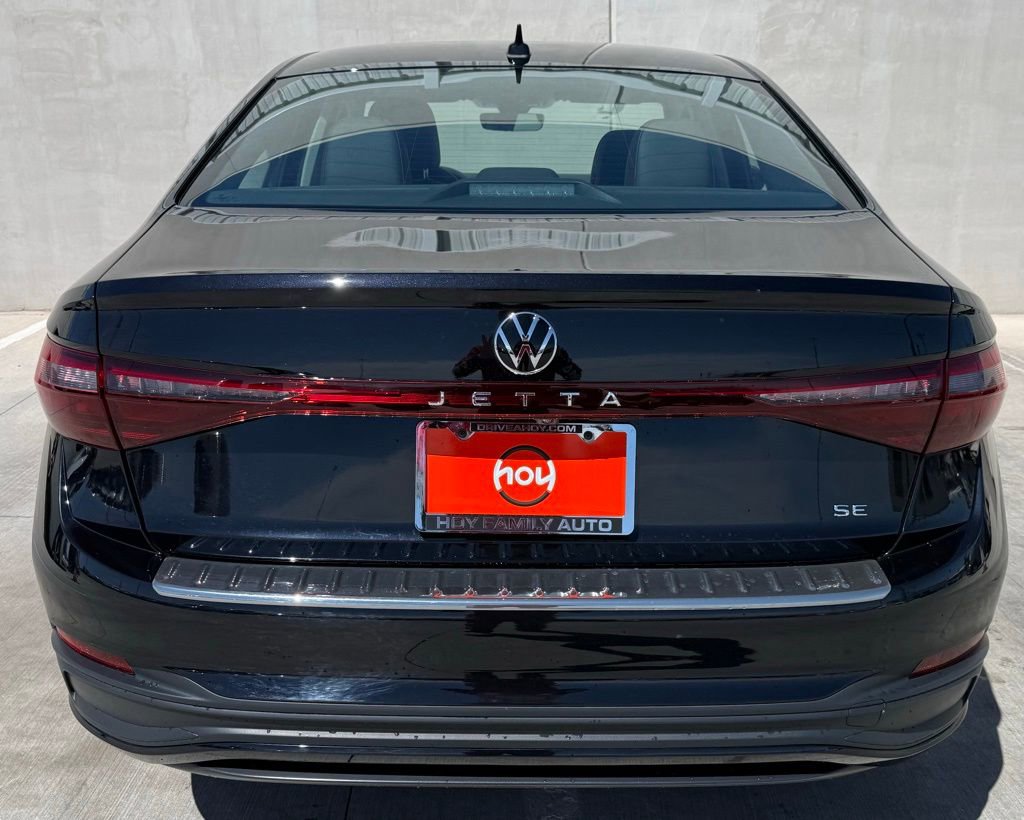 Used 2025 Volkswagen Jetta SE image 4