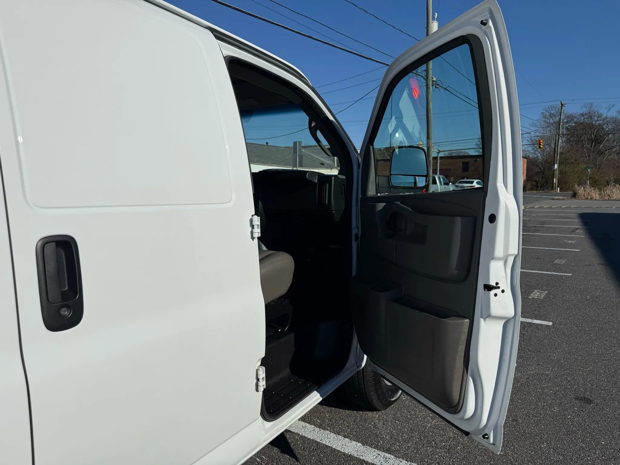 Used 2022 GMC Savana 2500 w/ Communications Package image 44