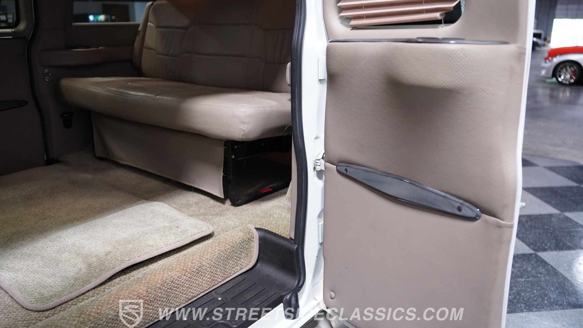 Used 2007 Chevrolet Express 1500 w/ Preferred Equipment Group RWD image 36