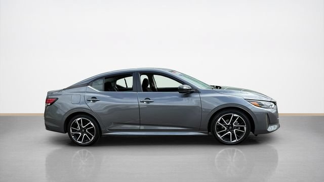 Certified 2025 Nissan Sentra SR FWD image 2