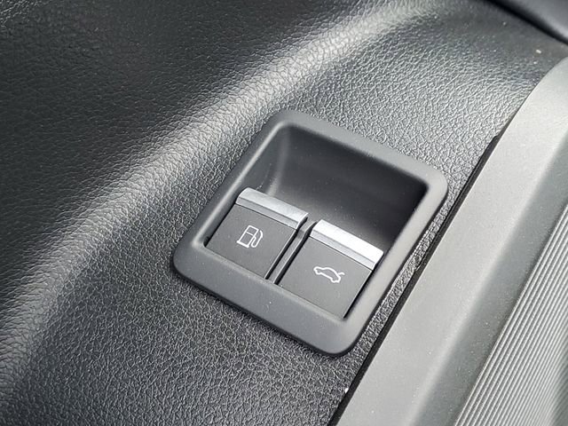 Used 2025 Audi Q5 e Premium Plus w/ Premium Plus Package AWD/4WD image 14