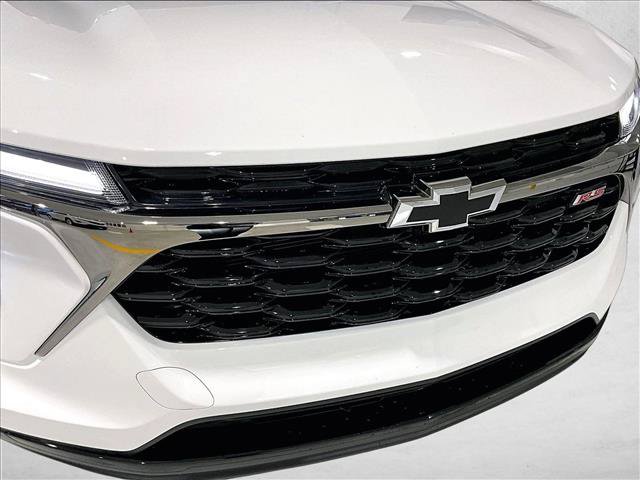 Used 2026 Chevrolet Trax RS FWD image 30