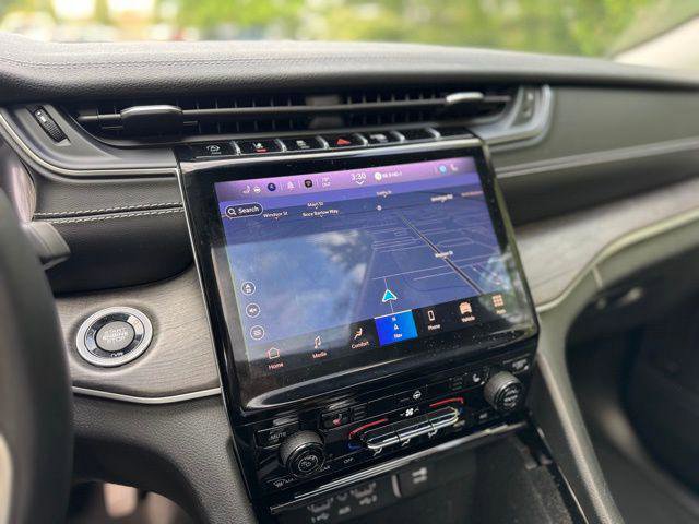 Certified 2022 Jeep Grand Cherokee Limited AWD/4WD image 16