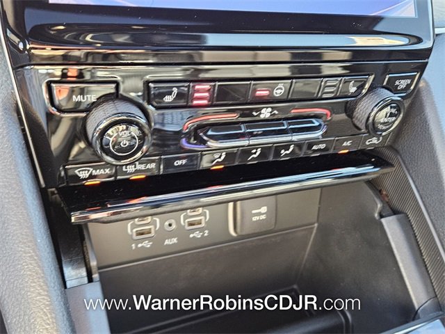 New 2025 Jeep Grand Cherokee Limited w/ Black Appearance Package image 23