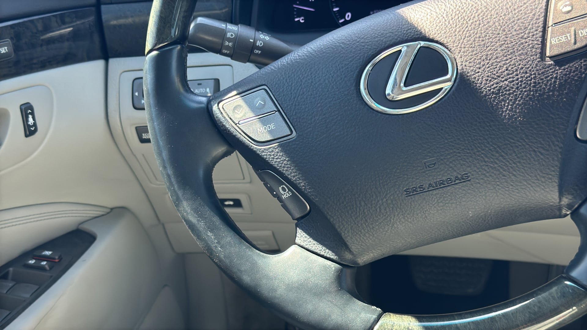 Used 2012 Lexus LS 460 w/ Comfort Pkg RWD image 27