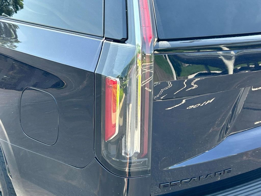 Certified 2023 Cadillac Escalade Sport Platinum w/ Heavy-Duty Trailer Package AWD/4WD image 10