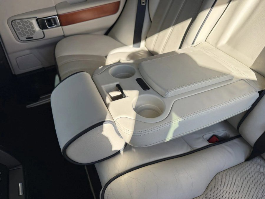 Used 2010 Land Rover Range Rover HSE AWD/4WD image 31