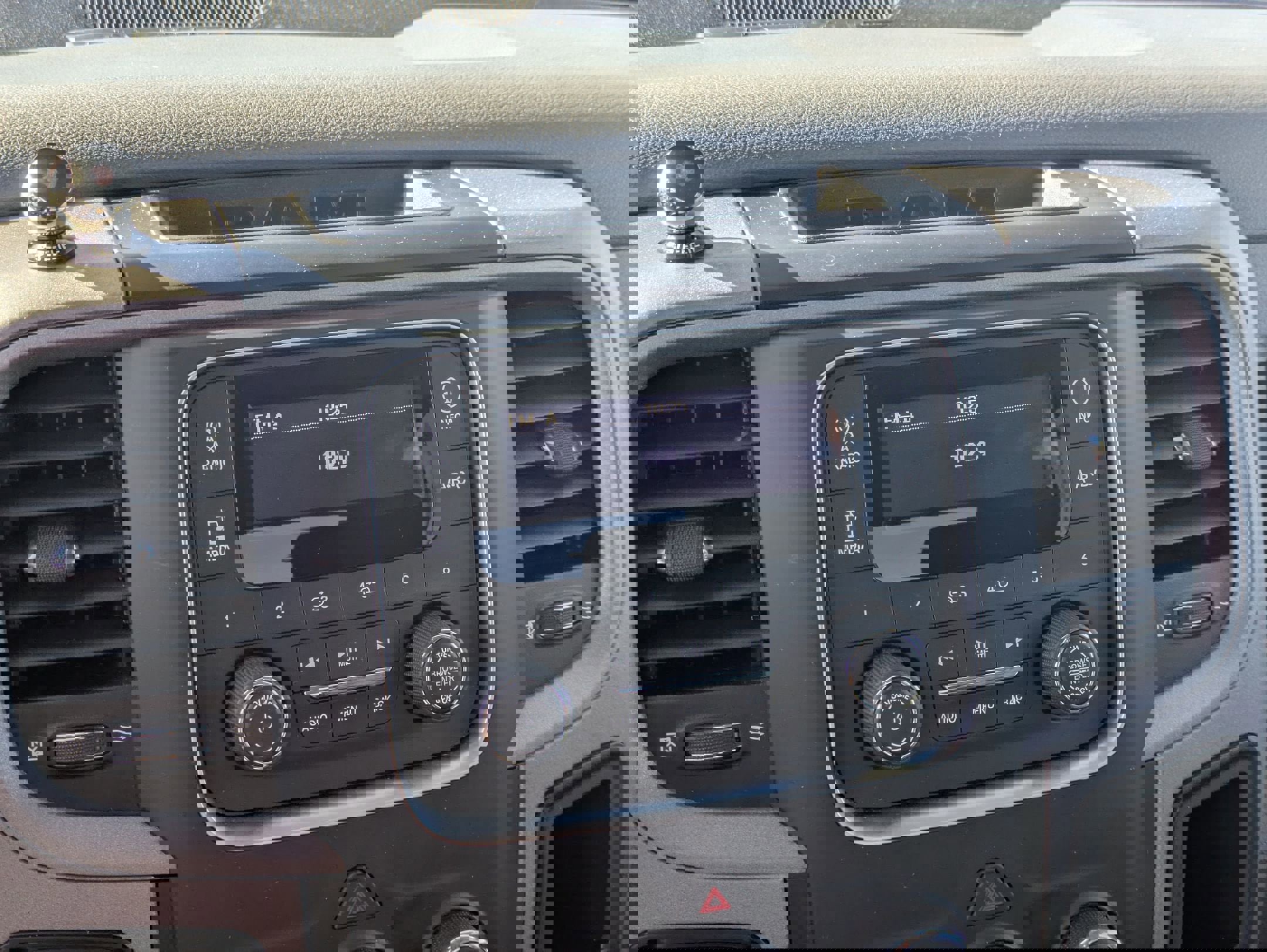 Used 2017 RAM 1500 Express image 19