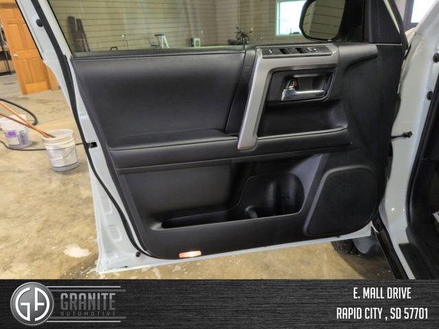 Used 2022 Toyota 4Runner SR5 AWD/4WD image 10