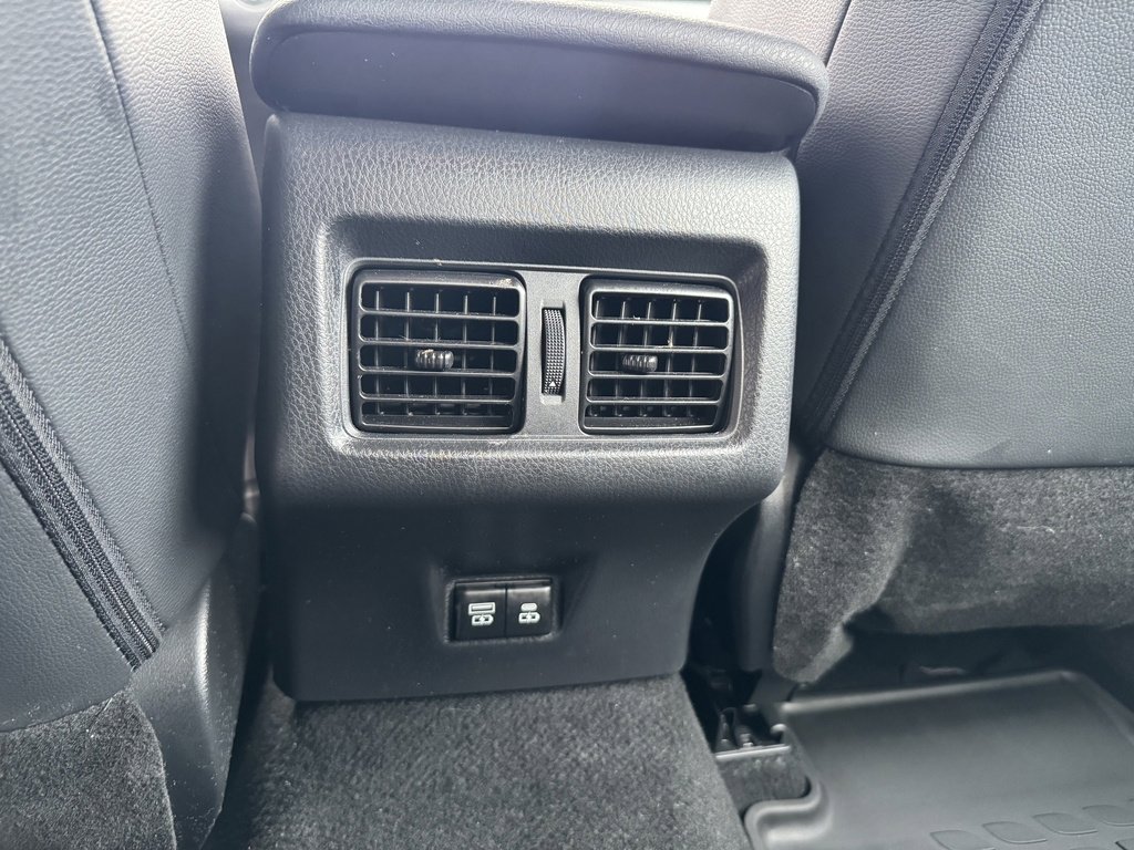 Used 2025 Toyota Camry SE w/ Convenience Package image 14