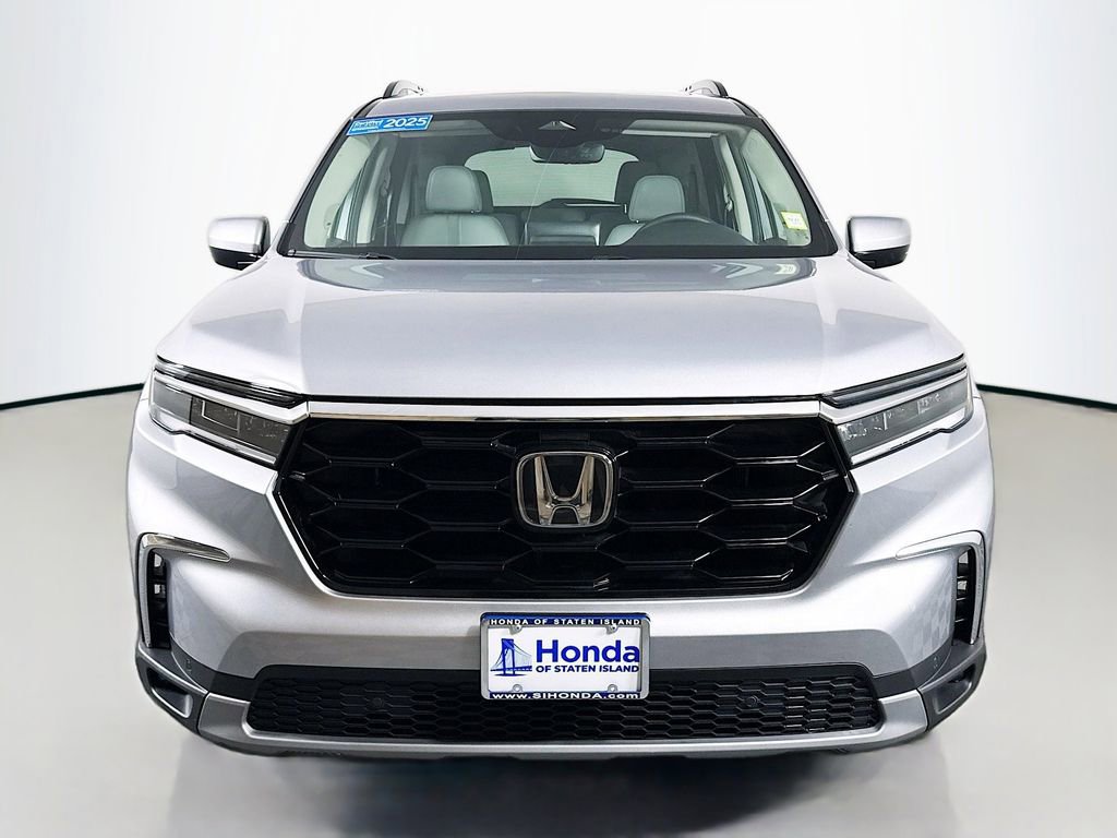 Certified 2025 Honda Pilot Touring image 2