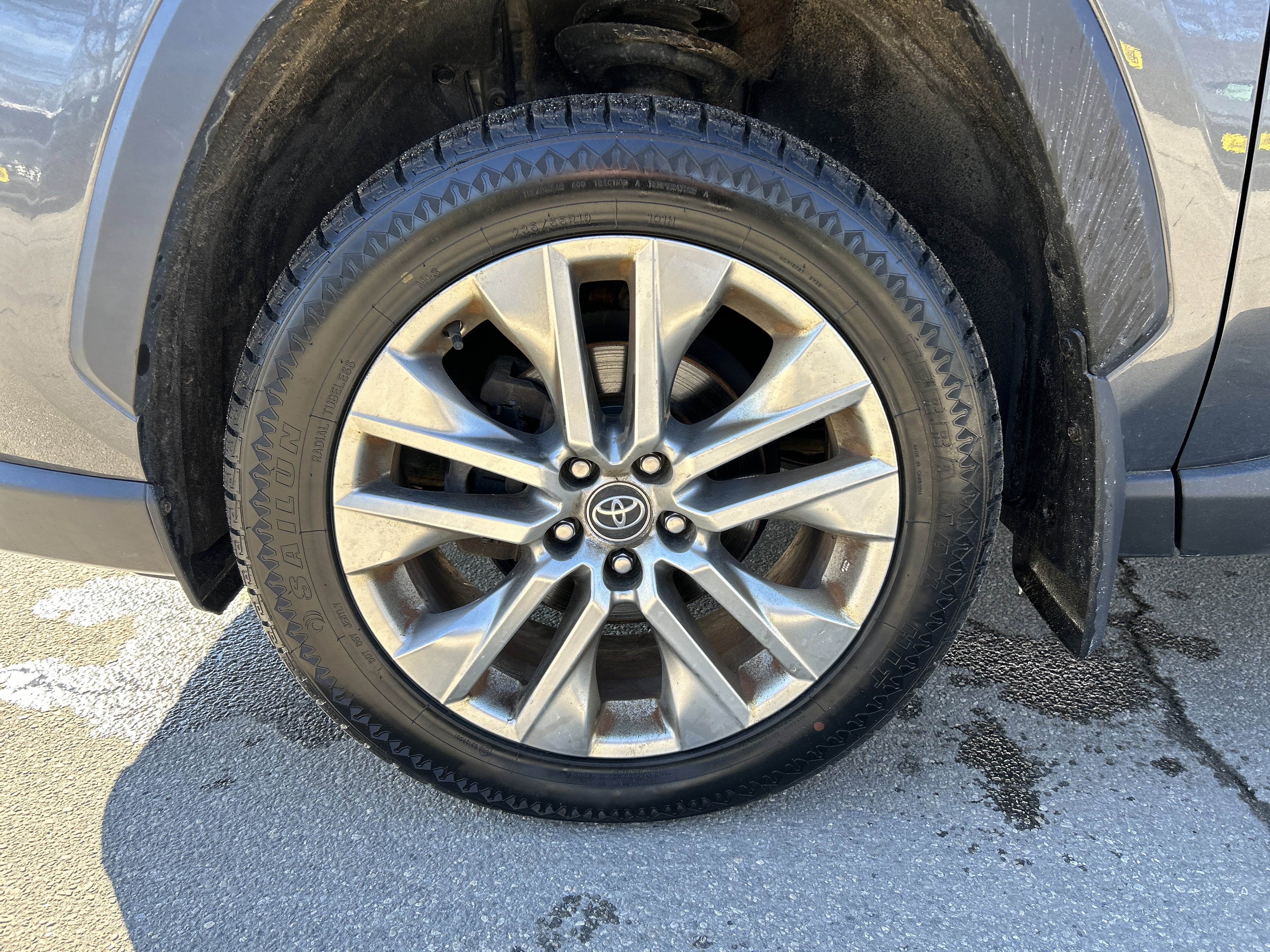 Used 2020 Toyota RAV4 XLE Premium image 12