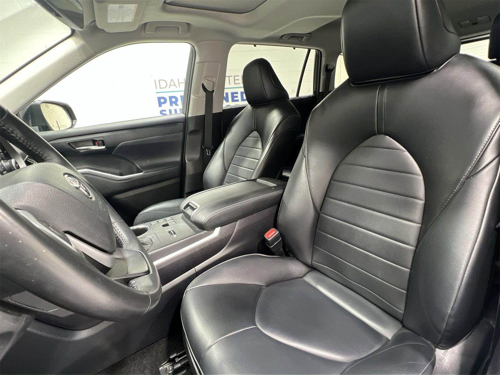 Used 2023 Toyota Highlander XLE image 11