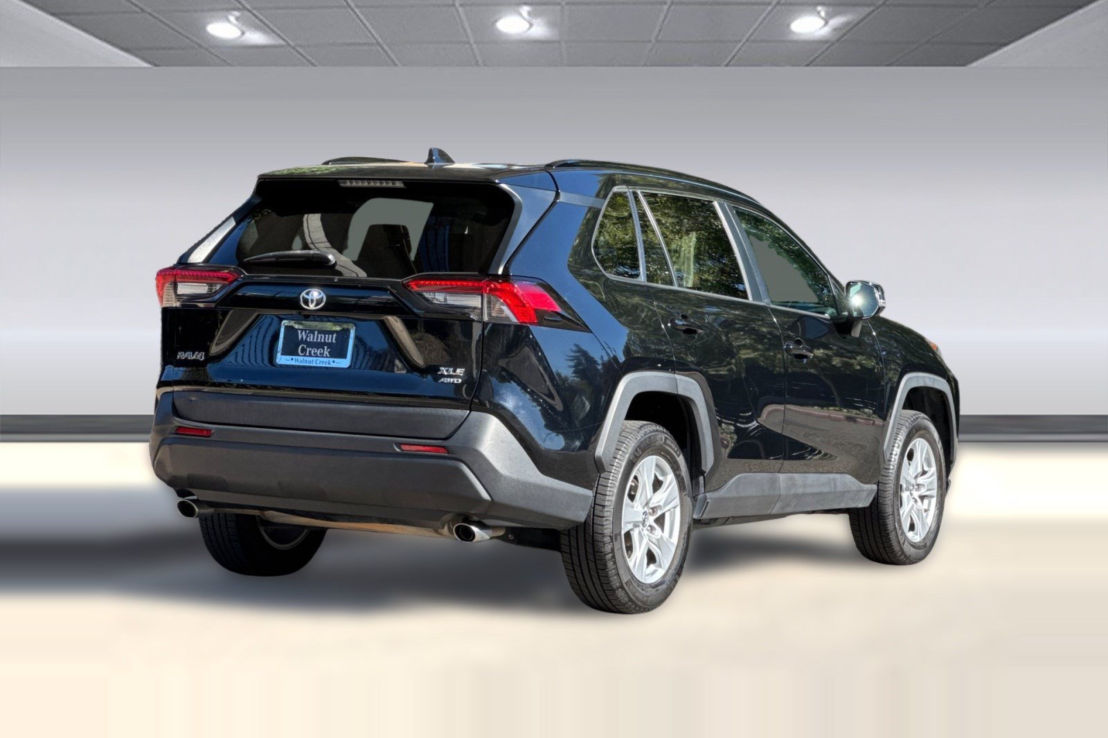 Used 2019 Toyota RAV4 XLE w/ All Weather Liner Package AWD/4WD image 9