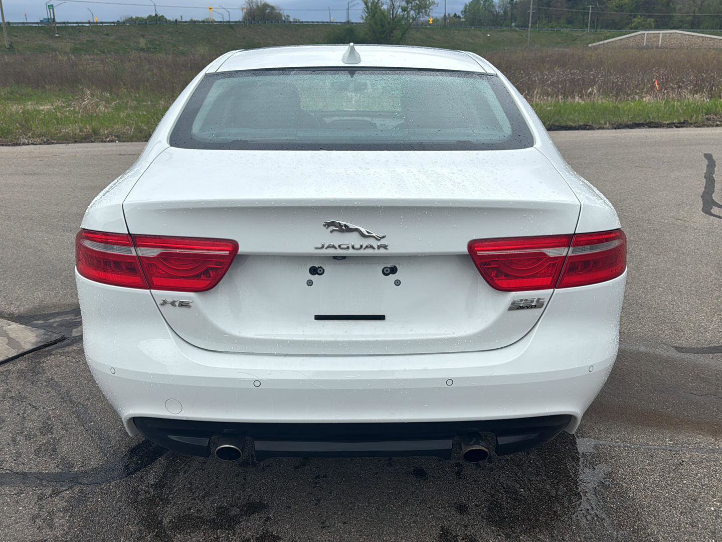 Used 2019 Jaguar XE Premium AWD/4WD image 4