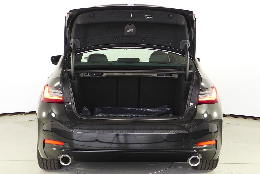 Used 2025 BMW 330i Sedan w/ Premium Package RWD image 10