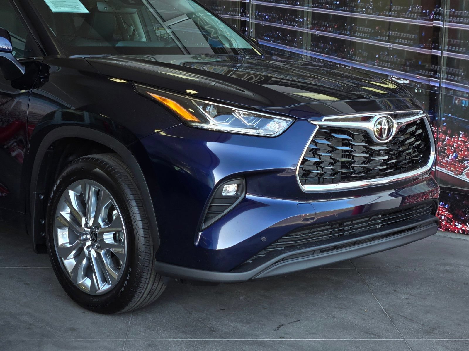 Certified 2026 Toyota Highlander Limited AWD/4WD image 2