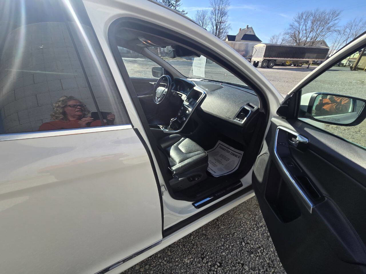 Used 2016 Volvo XC60 T6 Platinum image 10