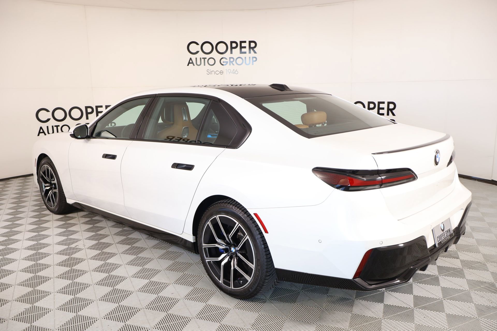 Used 2023 BMW 740i w/ Parking Assistance Package image 24