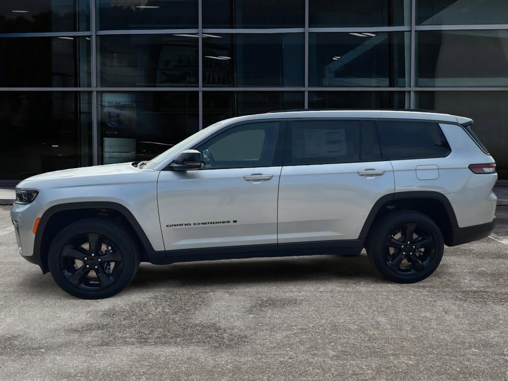 New 2026 Jeep Grand Cherokee L Limited RWD image 4