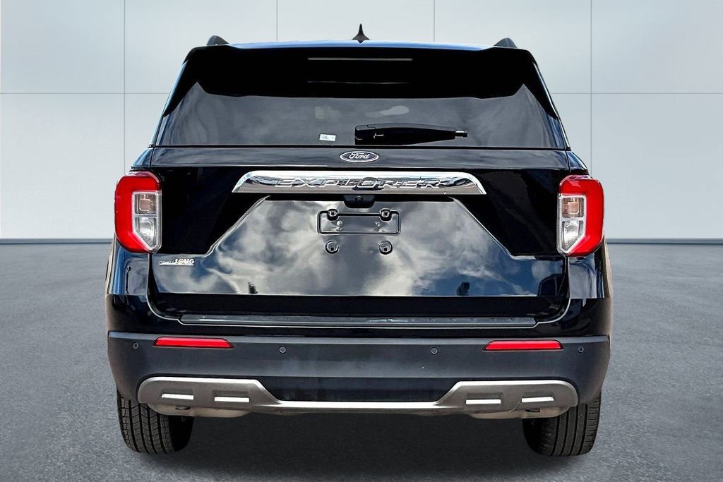 Used 2023 Ford Explorer XLT w/ Equipment Group 202A image 4