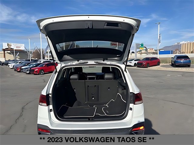 Used 2023 Volkswagen Taos SE w/ Panoramic Sunroof Package image 16