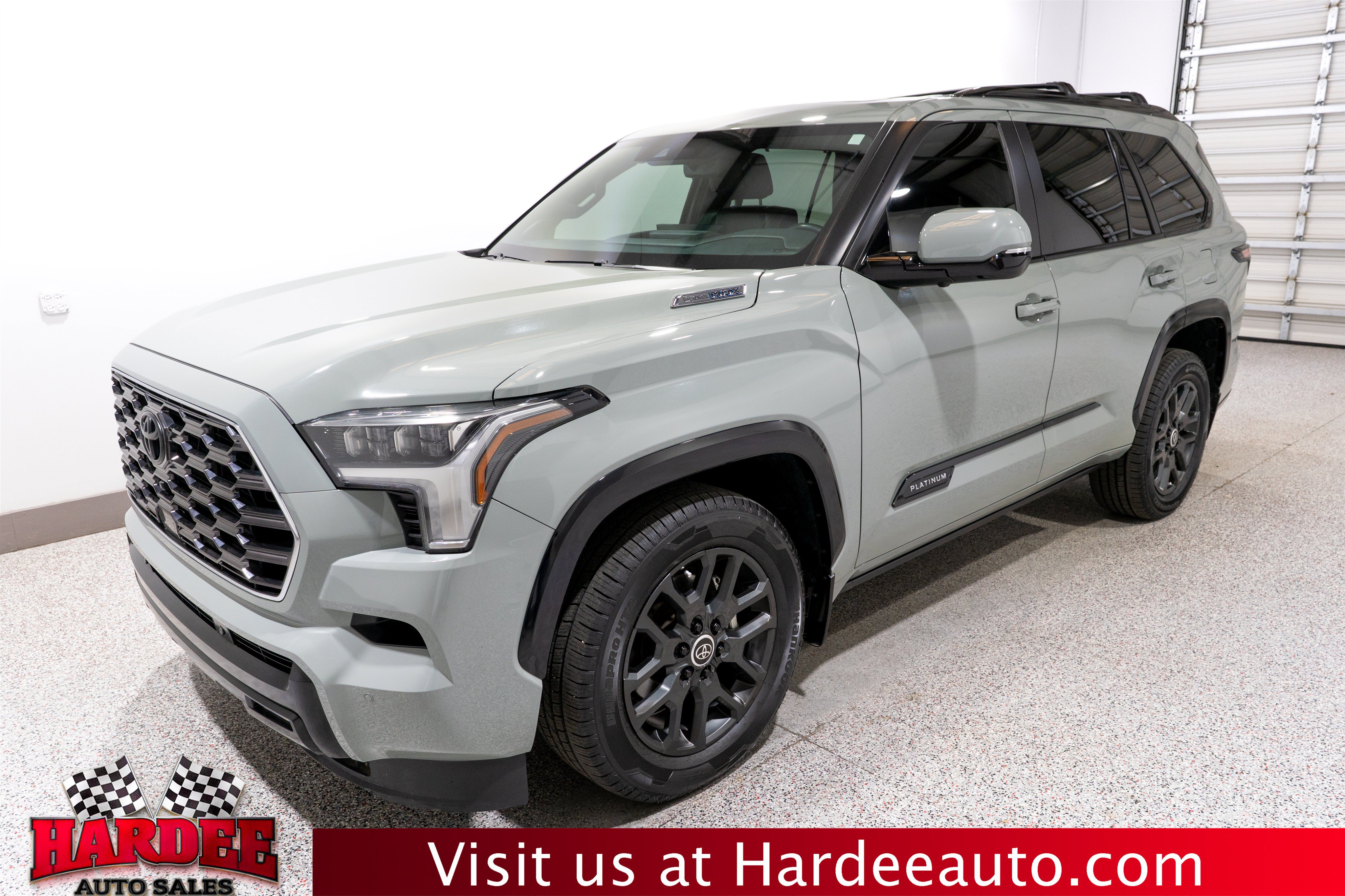 Used 2024 Toyota Sequoia Platinum AWD/4WD image 2
