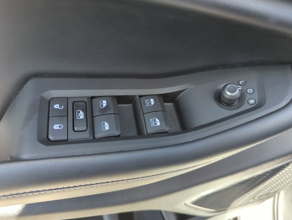 Used 2022 Jeep Grand Cherokee L Limited w/ Black Appearance Package AWD/4WD image 30