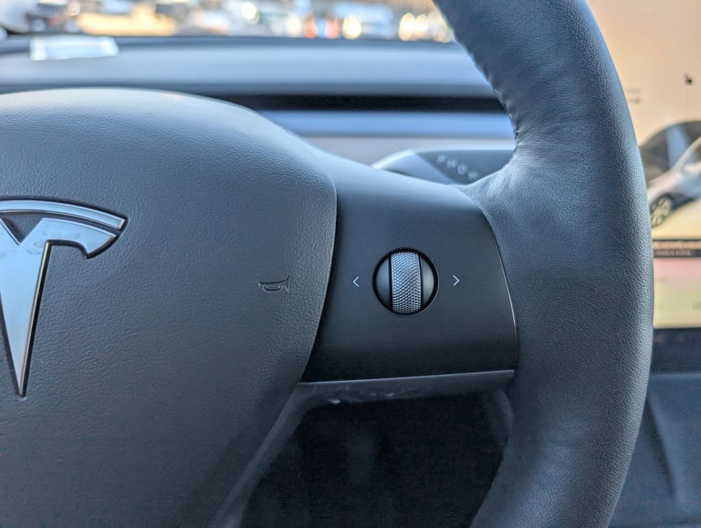 Used 2021 Tesla Model Y Long Range image 21