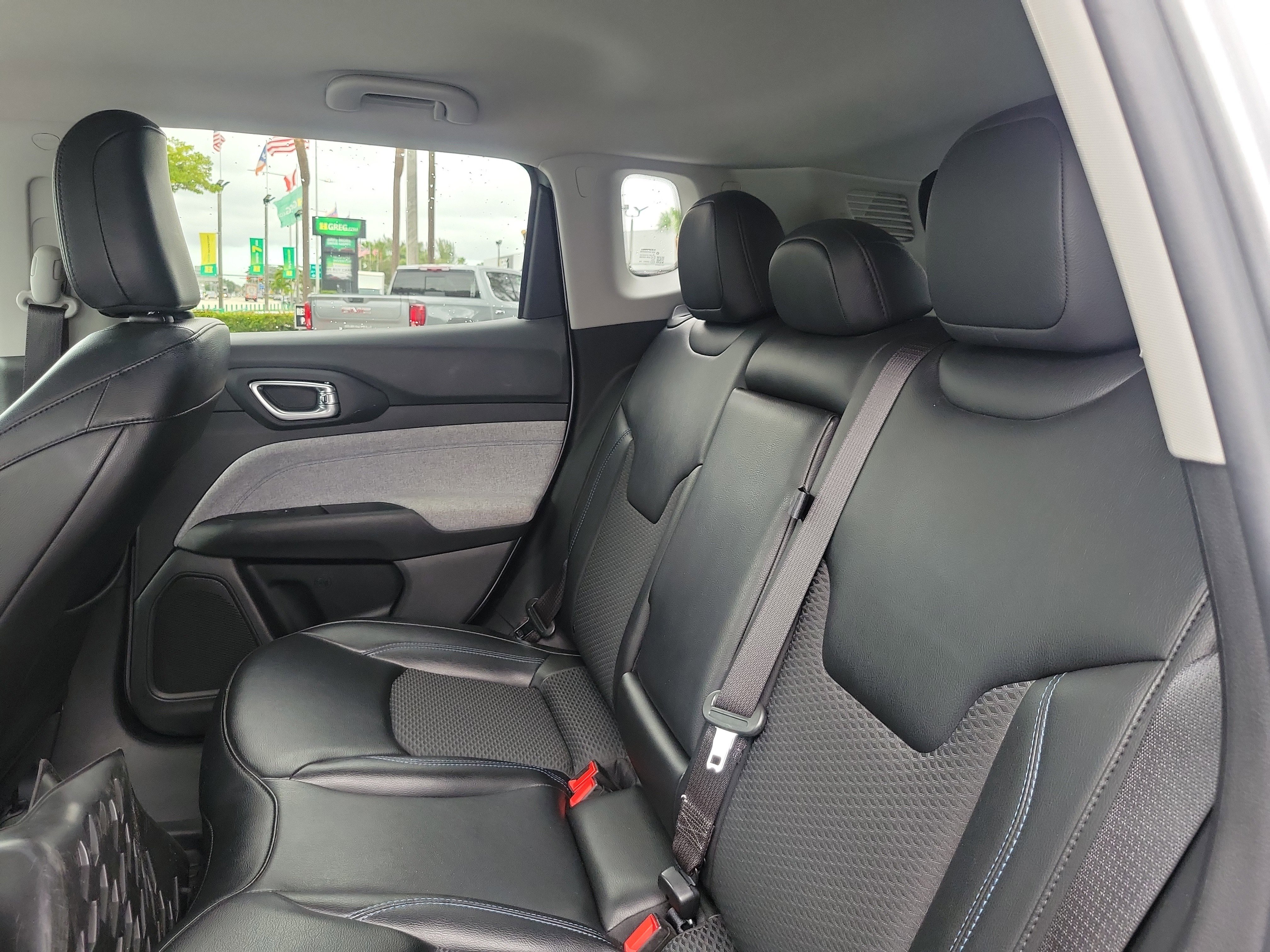 Used 2022 Jeep Compass Latitude image 12