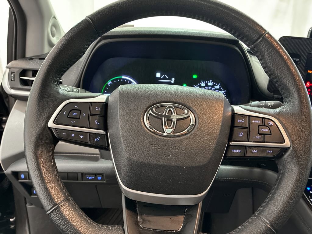Used 2022 Toyota Sienna XLE w/ XLE Plus Package FWD image 15