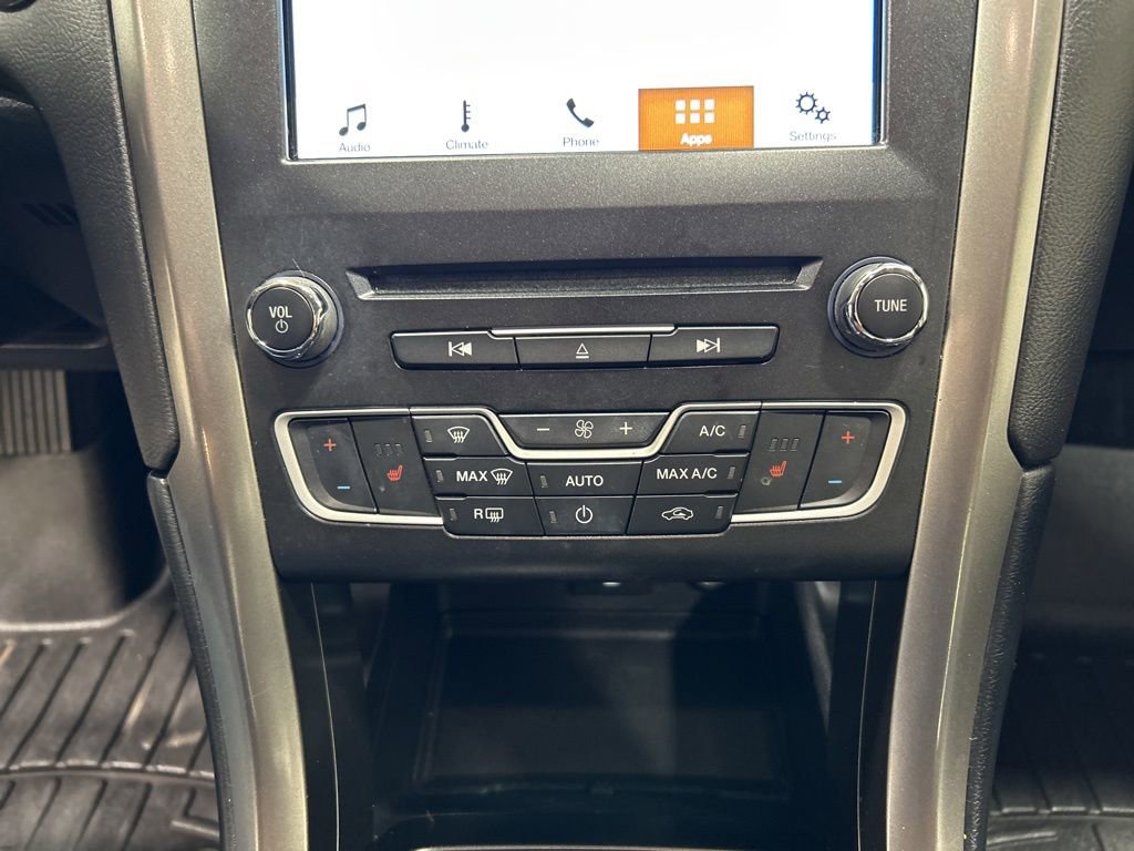 Used 2017 Ford Fusion SE w/ Fusion SE Technology Package image 20