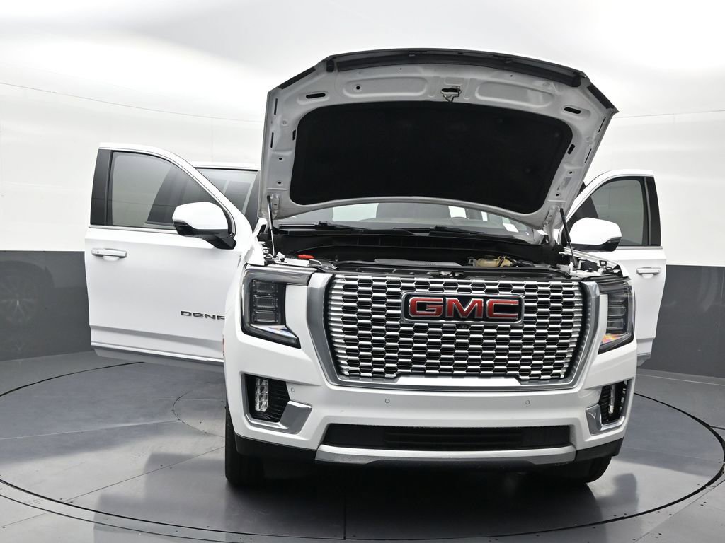Used 2022 GMC Yukon XL Denali w/ Denali Premium Package image 38