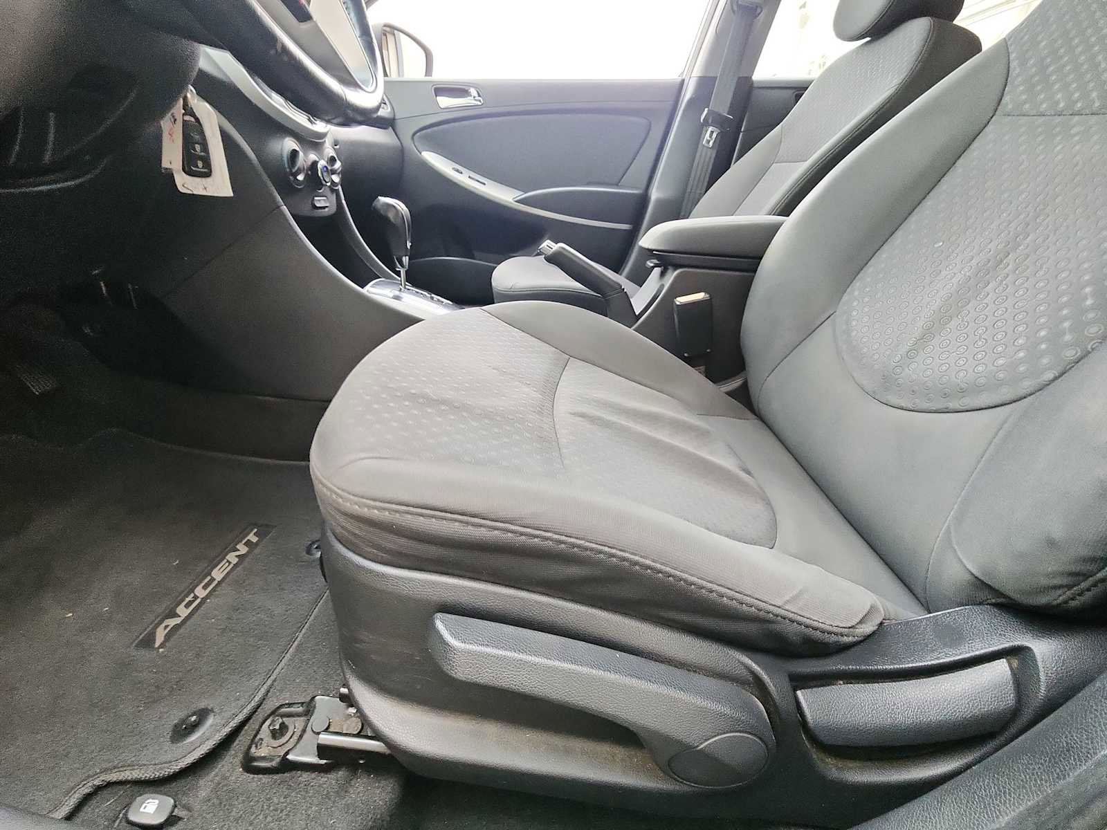 Used 2012 Hyundai Accent SE FWD image 13