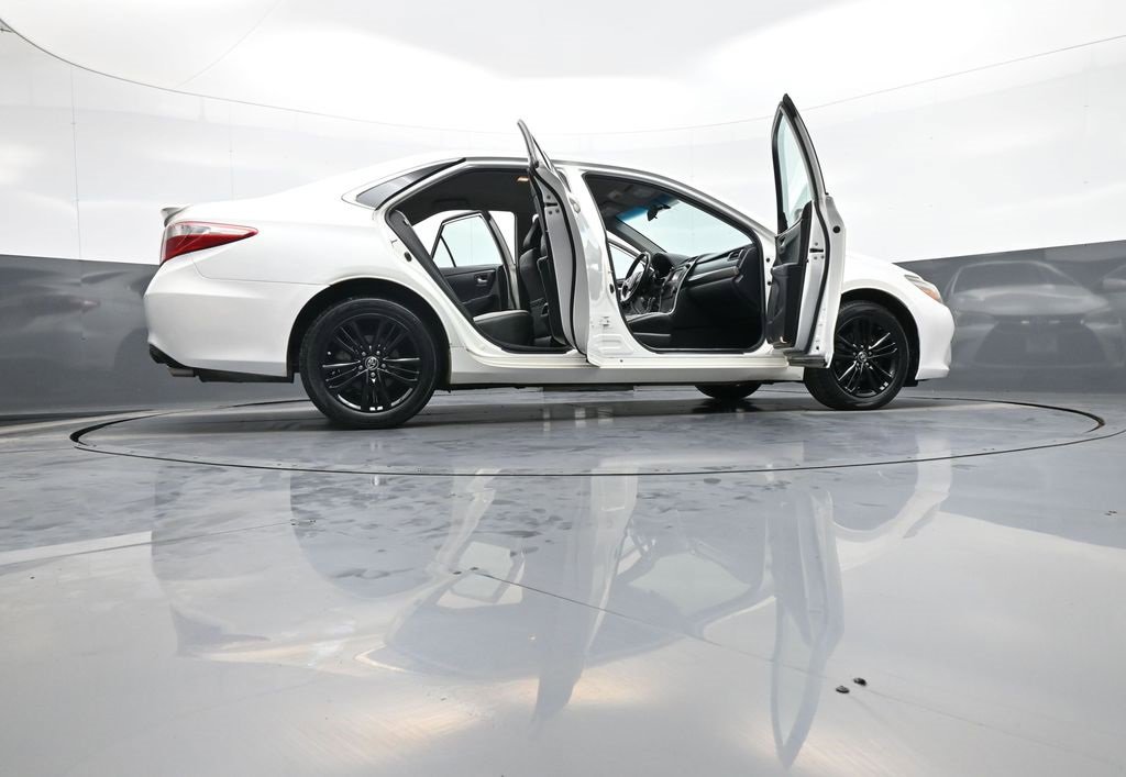 Used 2015 Toyota Camry SE image 46